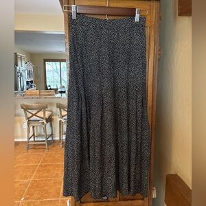 H&M Black and White Maxi Pleated Skirt • Size US 0